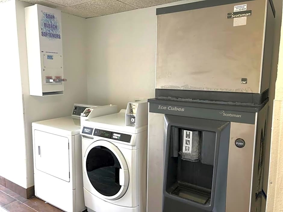 Days Inn by Wyndham Grove City Columbus South