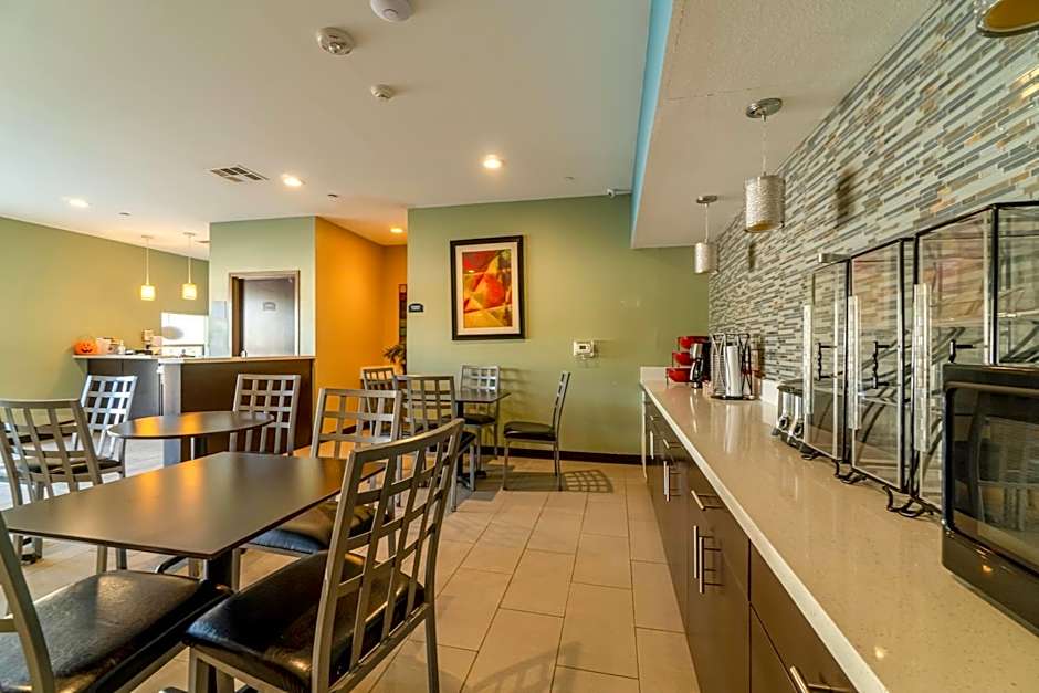 Moulton Inn & Suites By OYO