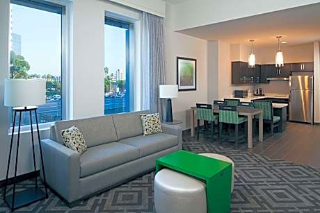 Studio Suite 2 Queens Accessible Ri Shw Nsmk