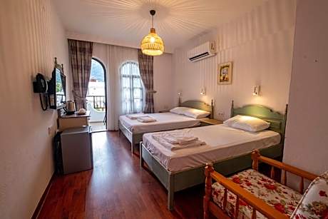 Triple Room with Mountain View