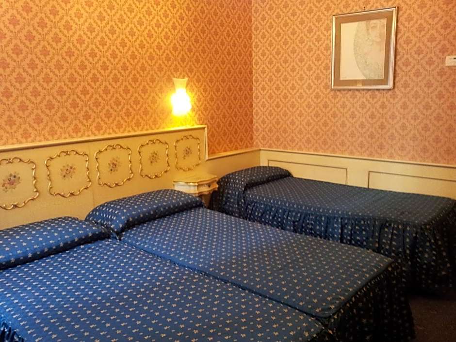 Hotel Diana