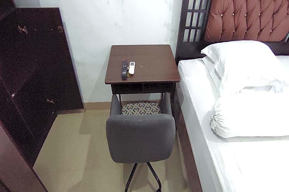 OYO 93768 Setia Budi Guest House 1