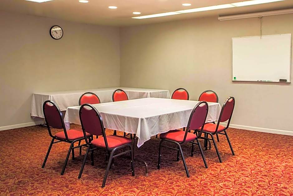 Quality Inn and Suites St Charles -West Chicago