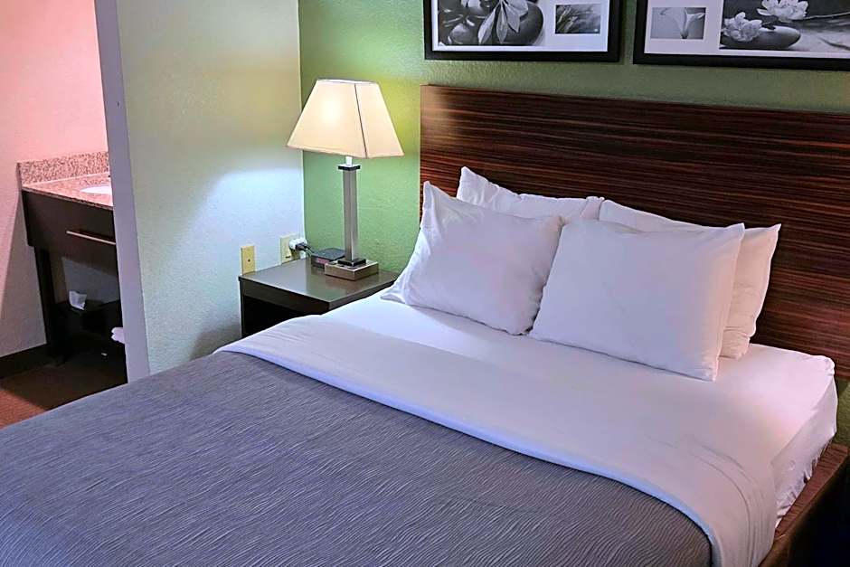 Quality Inn Kansas City International Airport
