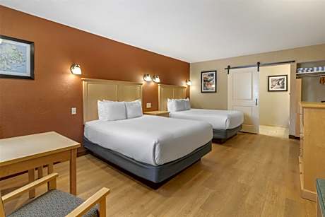 Queen Room with Two Queen Beds - Pet Friendly/Non-Smoking