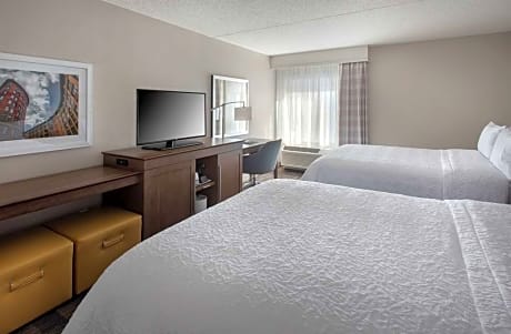 2 DOUBLE MOBILITY/HEARING ACCESS W/TUB NOSMOK VIS FIREALRM/DOOR/PHN ALRT HDTV/FREE WI-FI/HOT BREAKFAST INCLUDED