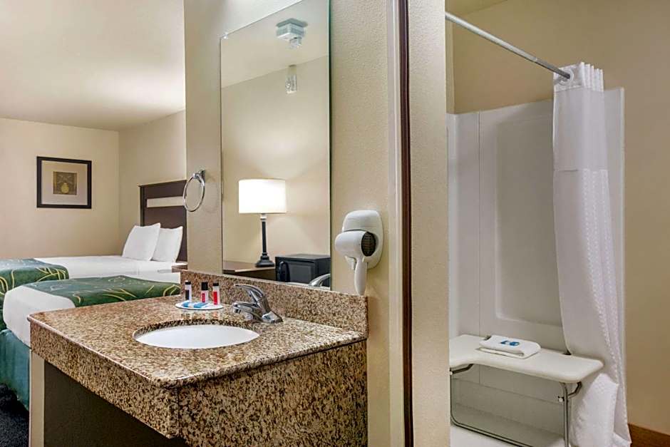 Travelodge by Wyndham Livonia