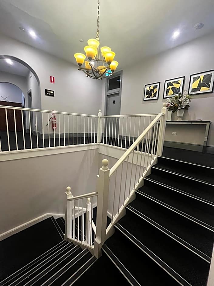 The Stirling Arms Hotel