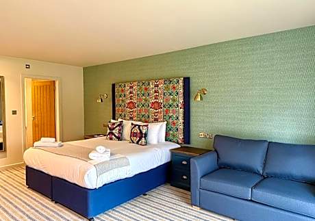 Family Room (3 person) with 15 Days Parking