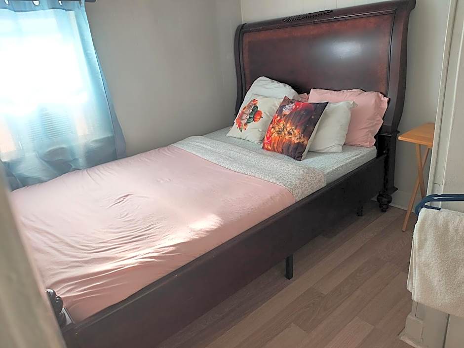 Cozy downtown one bedroom free parking