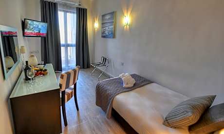 Single Room with Sea View and Balcony
