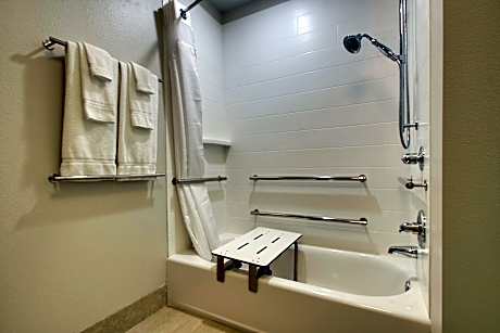 2 Queen Suite Communications Mobility Accessible Tub