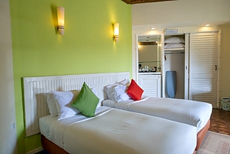 Hill Lodge Twin