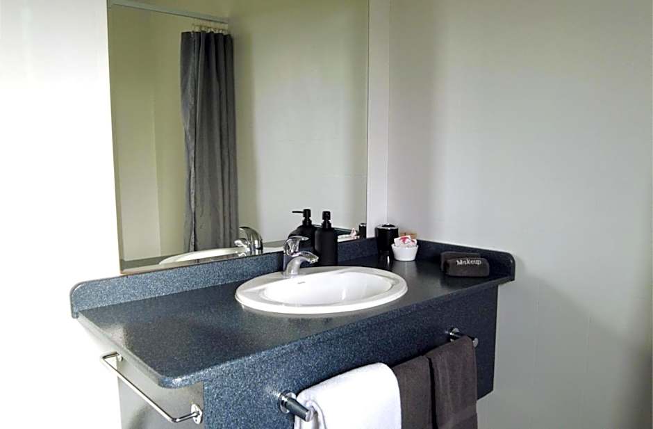 554 Moana Court Motel