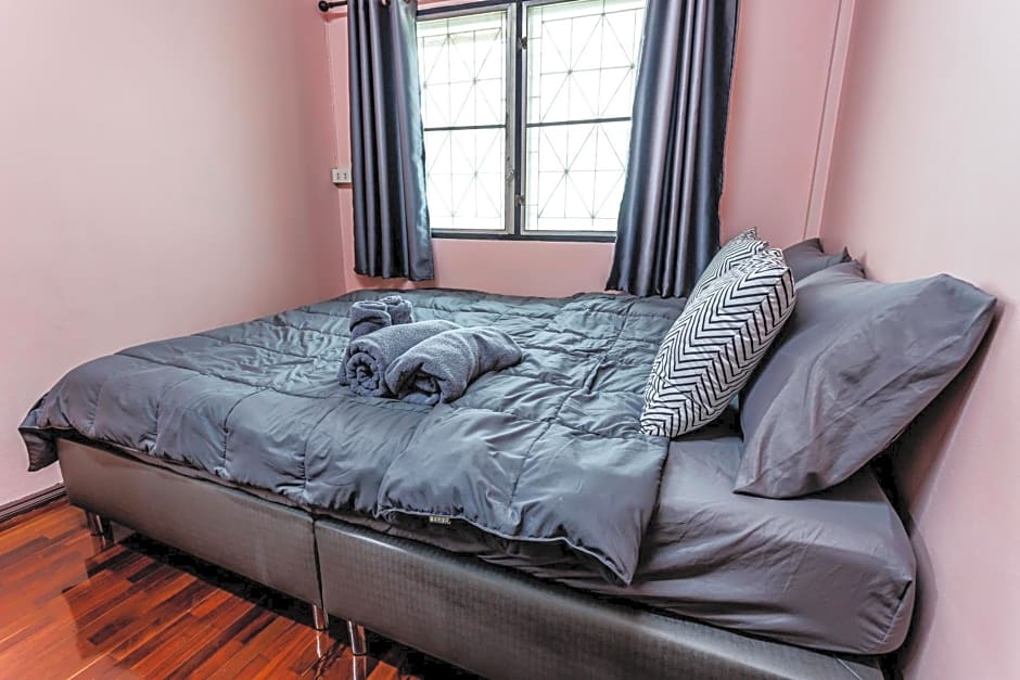 Baan Mee Suk Ayutthaya