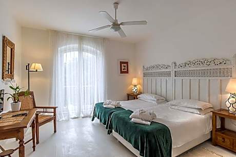 Suite with Lake View