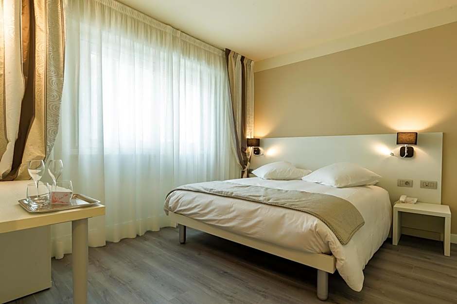 La Dolce Vita Hotel