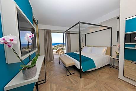 Deluxe Suite with Sea View and terrace