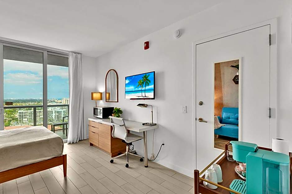 Water View Building With Pool - 5-Min Walk To The Beach - Cozy Studios
