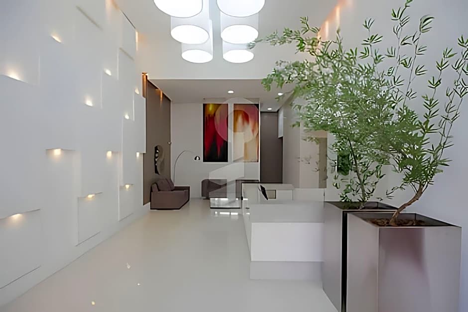 Apto em frente ao shopping com piscina aquecida