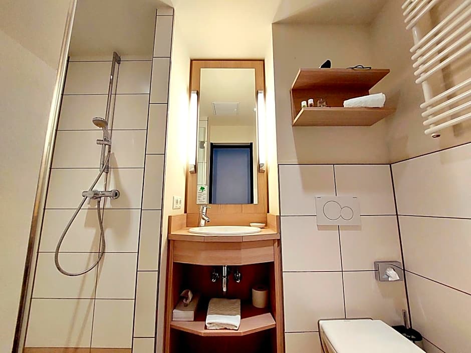 Heinrich Pesch Hotel