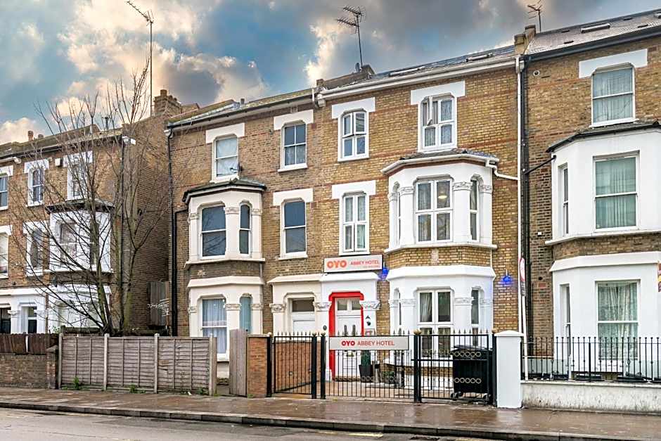 OYO Abbey Hotel, London Shepherd's Bush Market