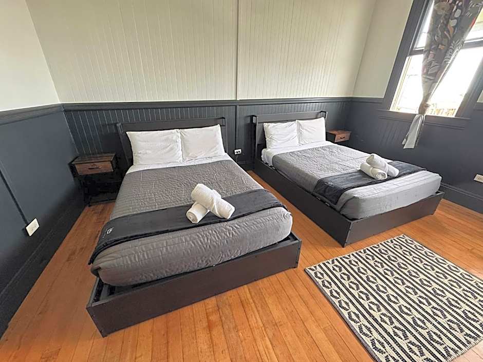 Howzit Hostels Hawaii
