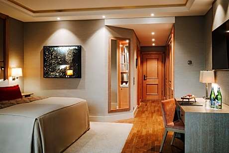 Elegant Nature Deluxe Double Room with Alpine View