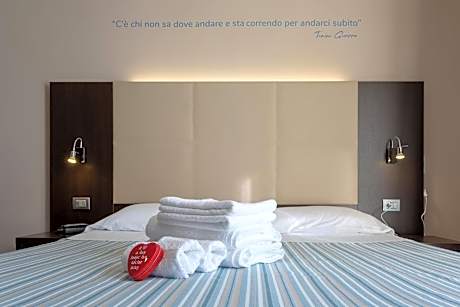 Double or Twin Room with Lateral Sea View