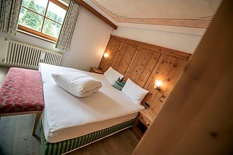 Double or Twin Room with Mountain View