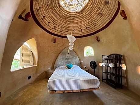 Distant Relatives Ecolodge & Backpackers