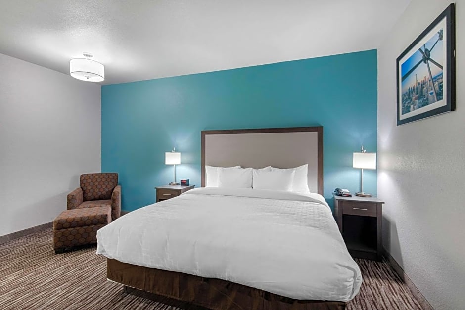 Clarion Inn & Suites DFW North