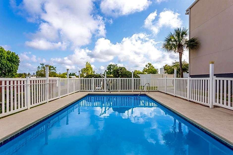 Microtel Inn & Suites by Wyndham Panama City