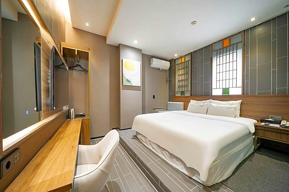 Almond Hotel Busan Station