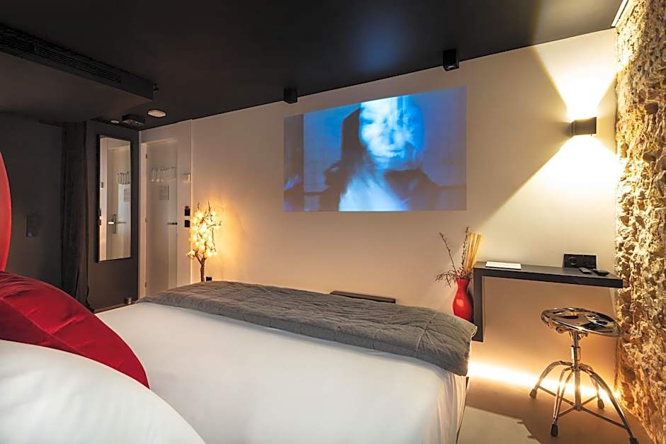 The Black Boutique -- Turistea Suites