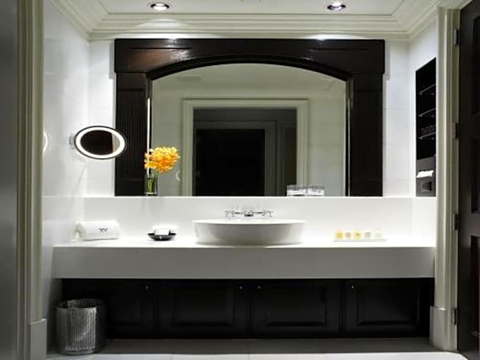 Fifteen Beacon Hotel