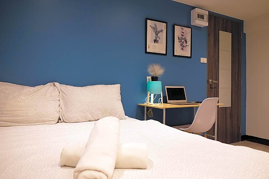 Sleep with Me Bangkok - BTS Phra Khanong