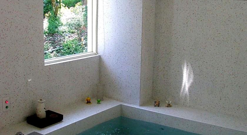 Young Chi Ku Hot Spring B&B