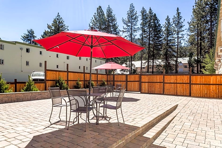 Econo Lodge Inn & Suites Heavenly Village Area
