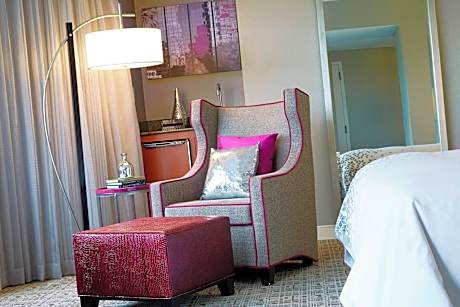 Room, 2 Queen Beds (Mobility/Hearing Access, Roll-In Shwr) (2 Queen Beds)