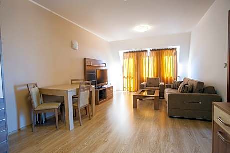 One-Bedroom Suite (2 Adults + 2 Children)