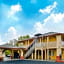 Upper Lake Inn & Suites