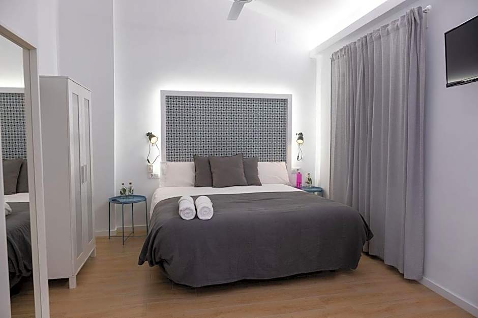 GOMEZ ROOMS