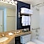 La Quinta Inn & Suites by Wyndham Secaucus Meadowlands