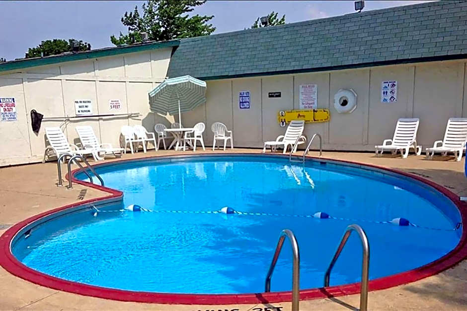 Travelodge by Wyndham Lansing