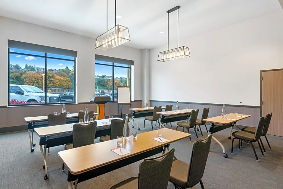 Hotel Indigo Seattle Everett Waterfront Place, an IHG Hotel