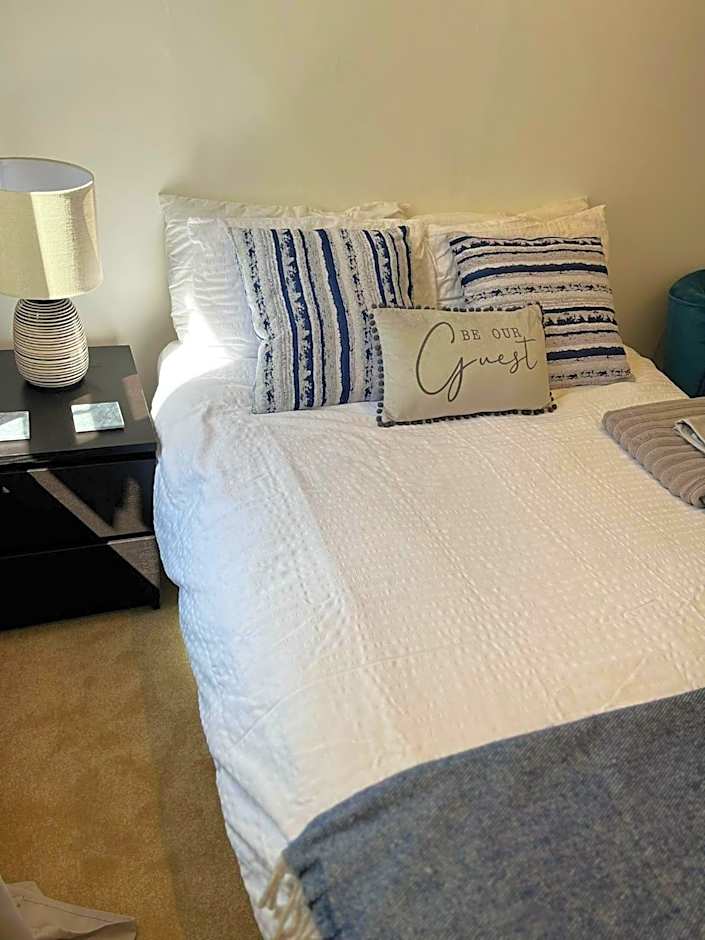 Modern Ealing Studio Apartments, London