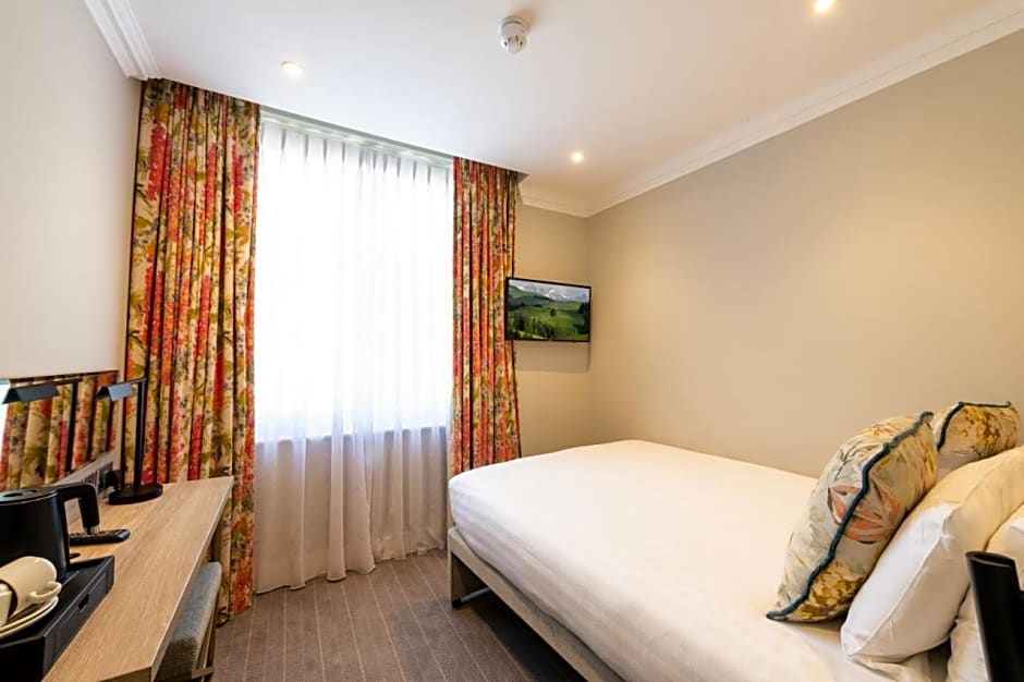 Byron Hotel