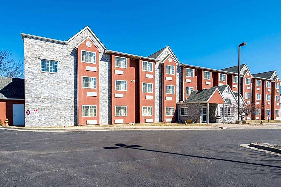 Motel 6-Olathe, KS