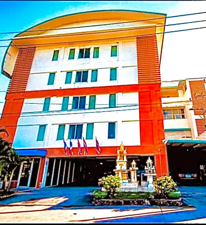 นวนคร ออมสินอพาร์ตเมนต์ ติดห้างบิกซี Navanakorn Aomsin hotel near shopping mall,snooker and club